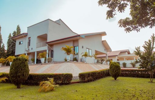 advantages-and-disadvantages-of-buying-and-selling-a-villa-through-a-consultant-or-lawyer